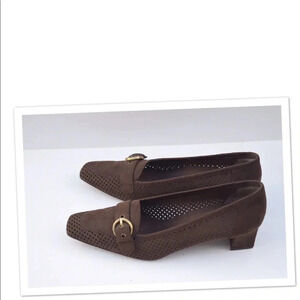 Beautiful Stuart Weitzman low heels